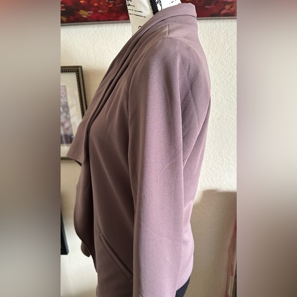 Women's Draped Blazer in Mauve - Picture 4 of 6